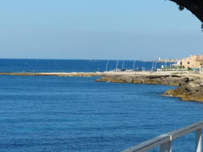 Modern duplex with AC and garden, just 350m to sea side